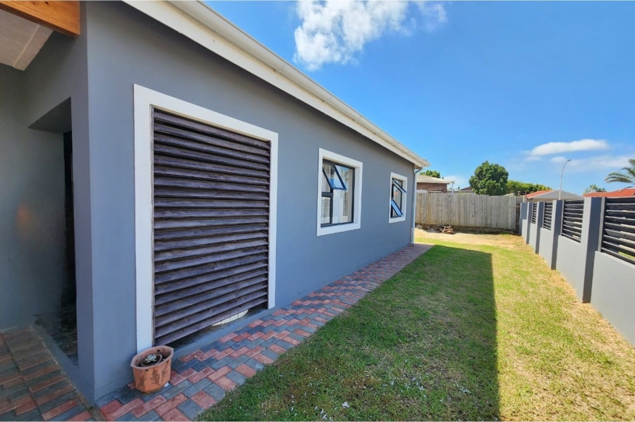 3 Bedroom Property for Sale in Wavecrest Eastern Cape